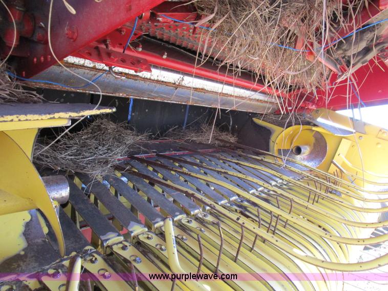 image for item D2316 2000 New Holland 648 round baler