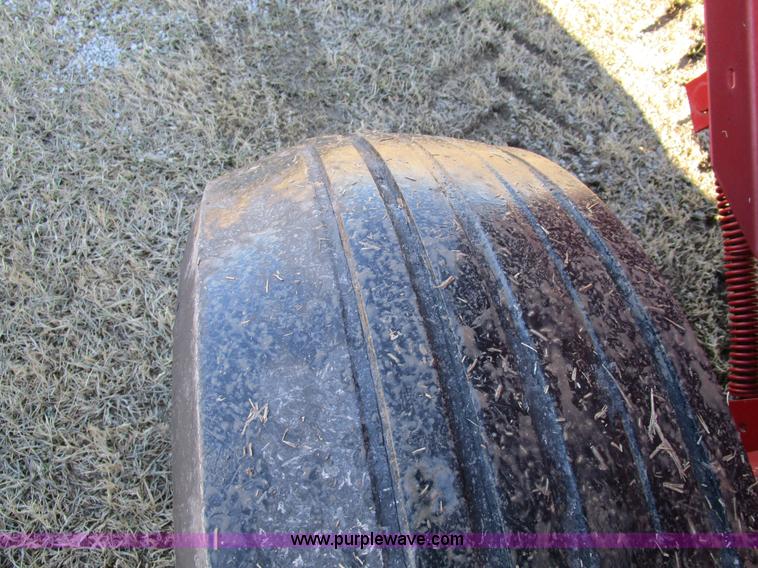 image for item D2316 2000 New Holland 648 round baler