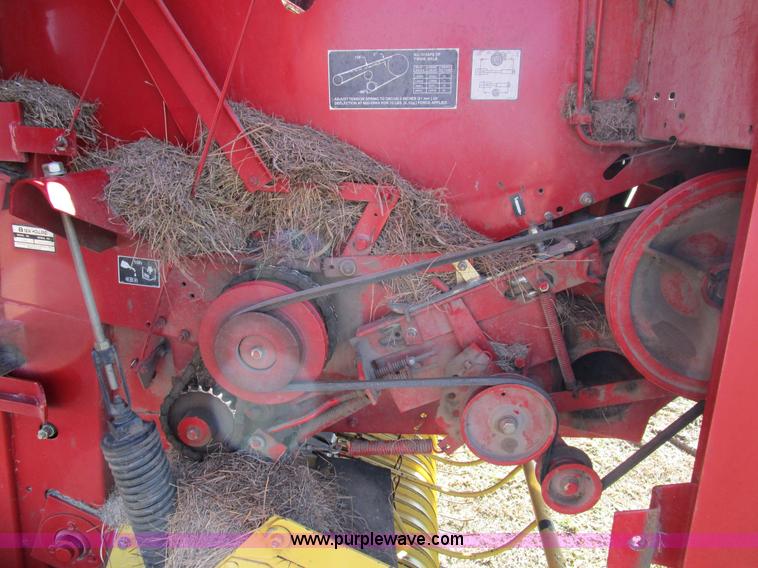 image for item D2316 2000 New Holland 648 round baler