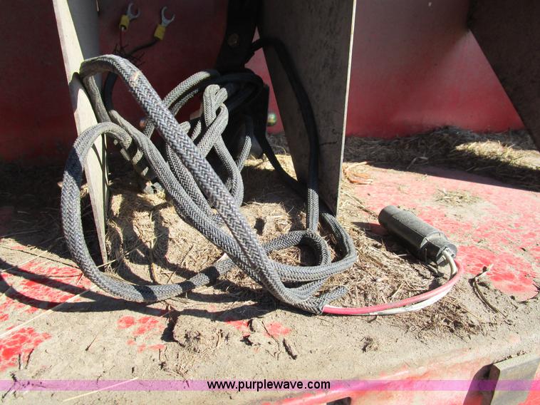 image for item D2316 2000 New Holland 648 round baler