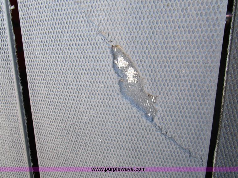 image for item D2316 2000 New Holland 648 round baler