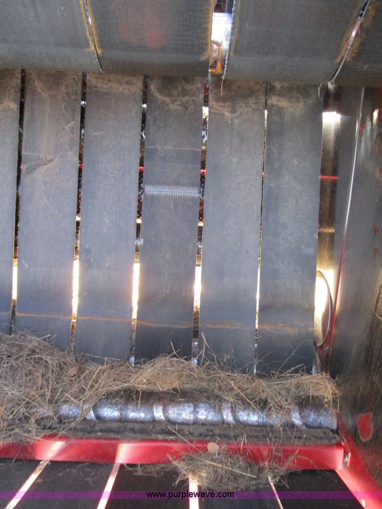 image for item D2316 2000 New Holland 648 round baler