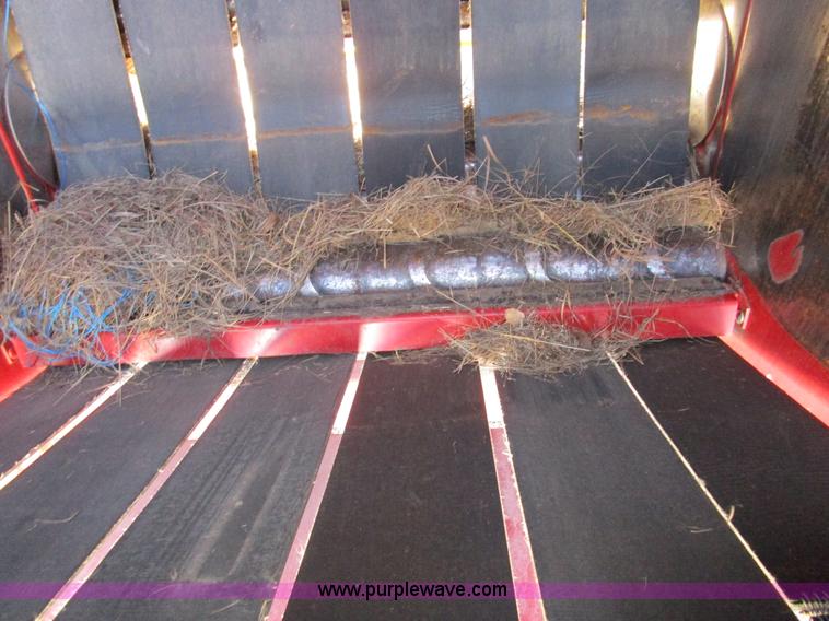 image for item D2316 2000 New Holland 648 round baler