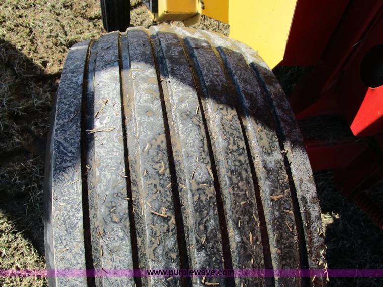 image for item D2316 2000 New Holland 648 round baler