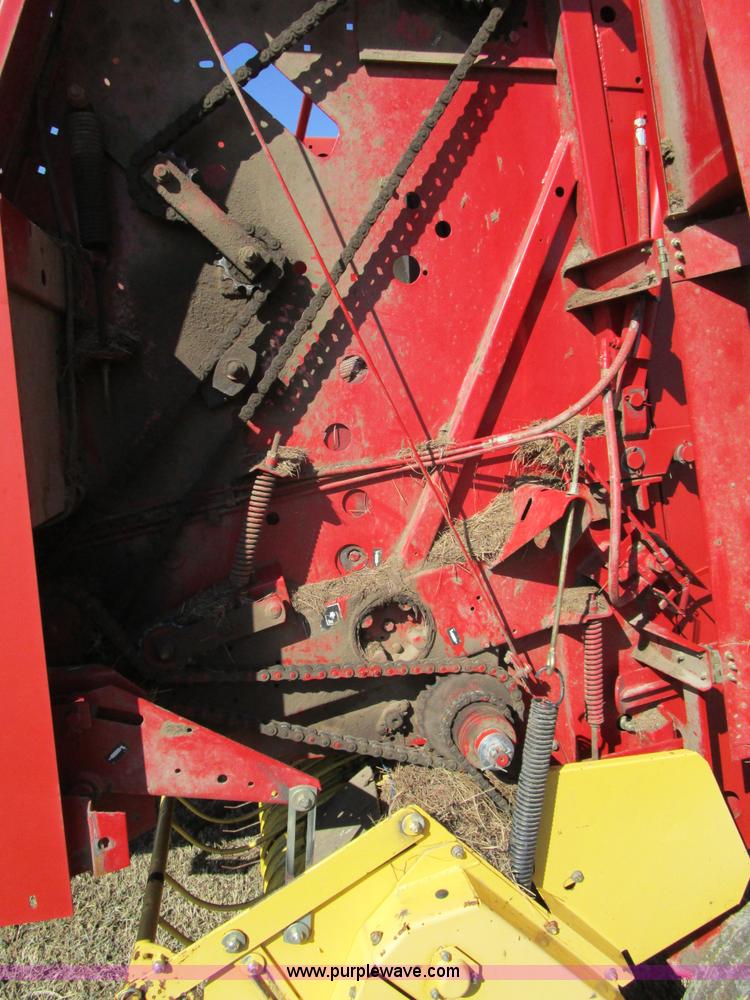 image for item D2316 2000 New Holland 648 round baler