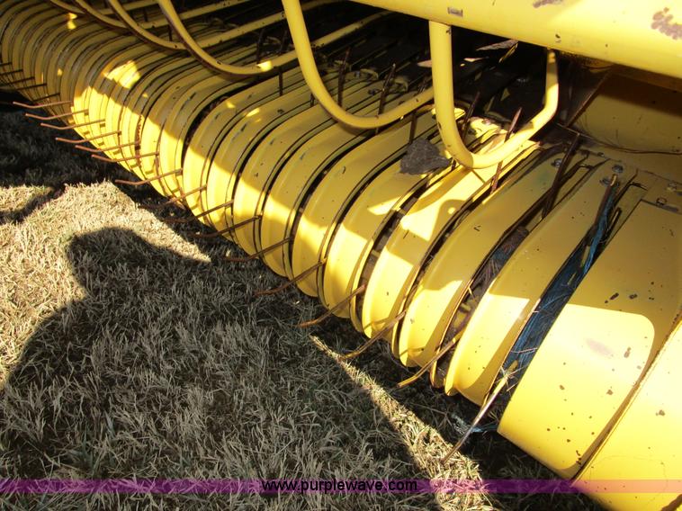 image for item D2316 2000 New Holland 648 round baler