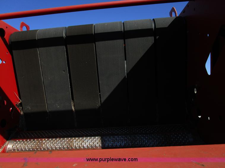 image for item D2316 2000 New Holland 648 round baler