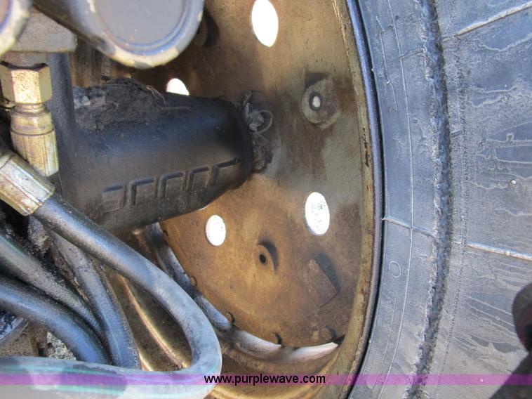 image for item D2317 1993 White 6125 tractor