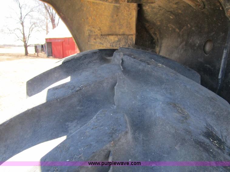 image for item D2317 1993 White 6125 tractor