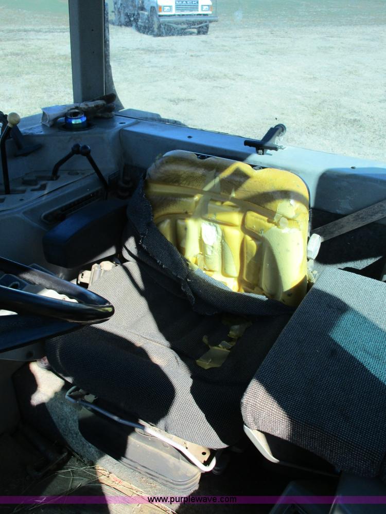 image for item D2317 1993 White 6125 tractor