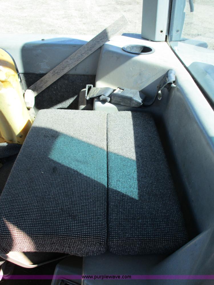 image for item D2317 1993 White 6125 tractor