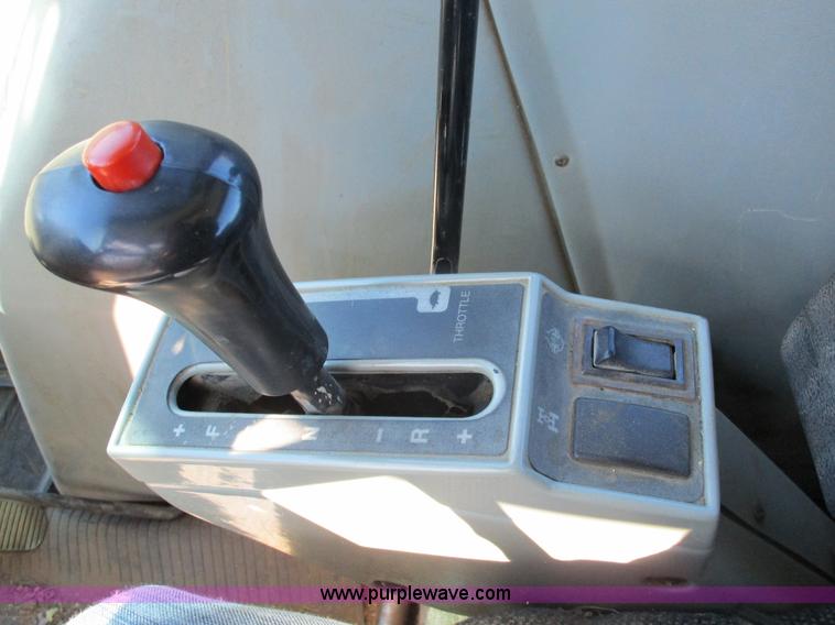 image for item D2317 1993 White 6125 tractor