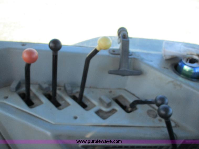 image for item D2317 1993 White 6125 tractor