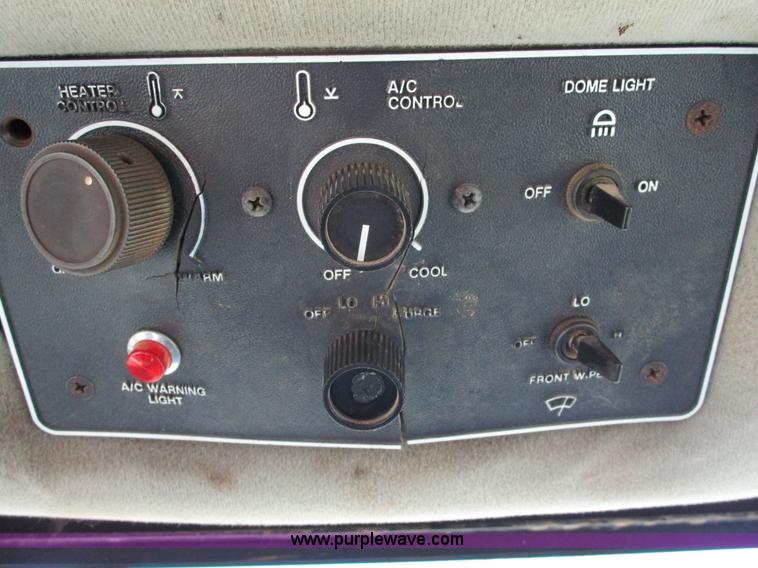 image for item D2317 1993 White 6125 tractor