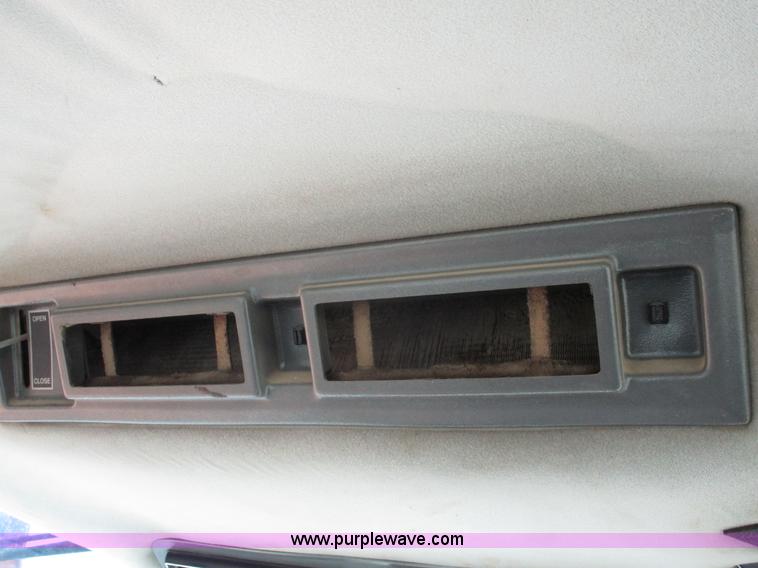 image for item D2317 1993 White 6125 tractor