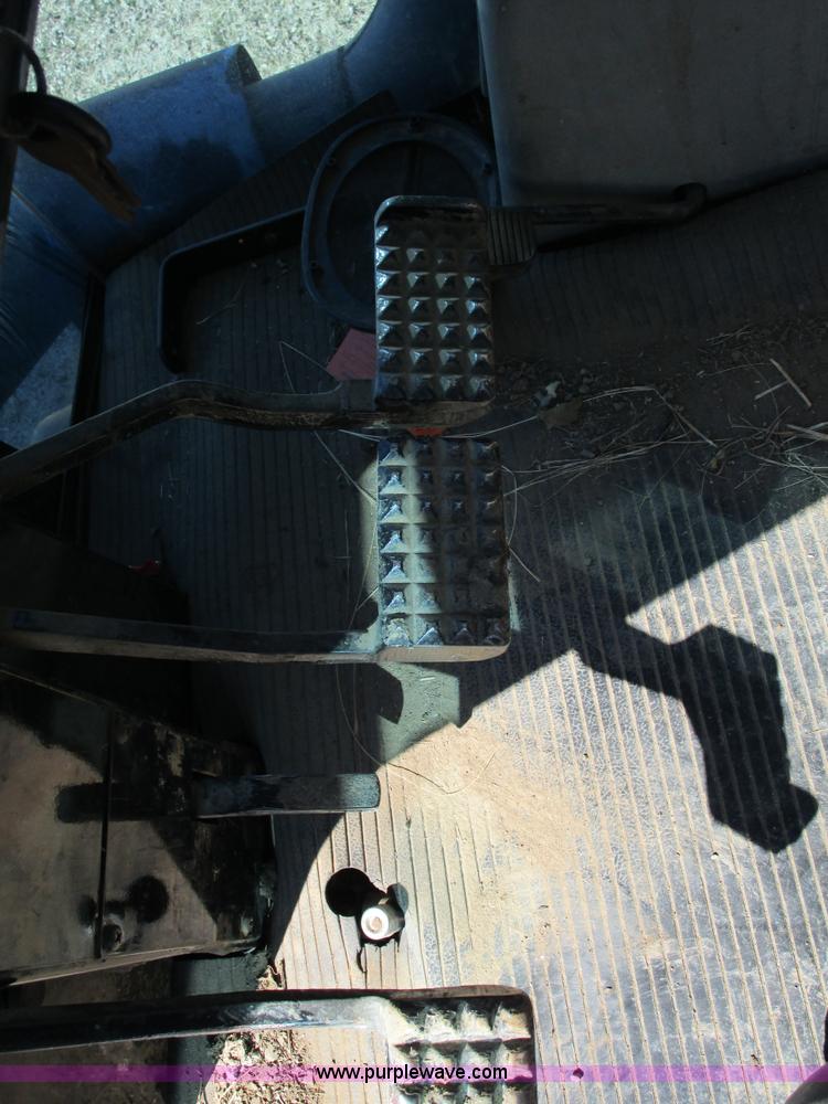 image for item D2317 1993 White 6125 tractor