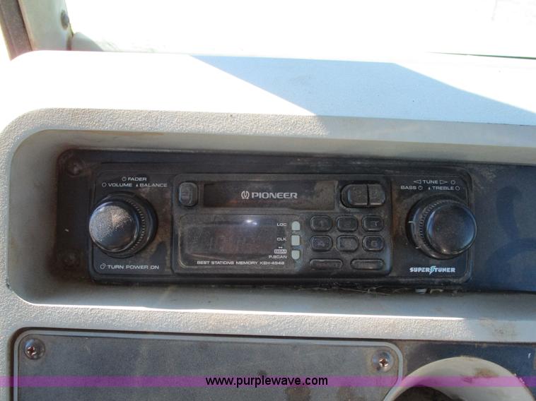 image for item D2317 1993 White 6125 tractor