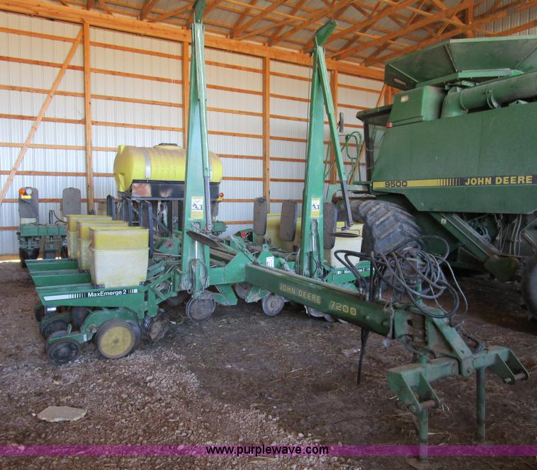 image for item D2318 John Deere 7200 planter
