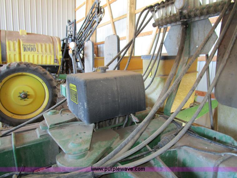 image for item D2318 John Deere 7200 planter