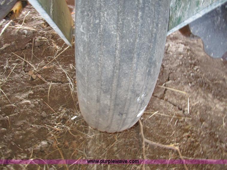 image for item D2318 John Deere 7200 planter