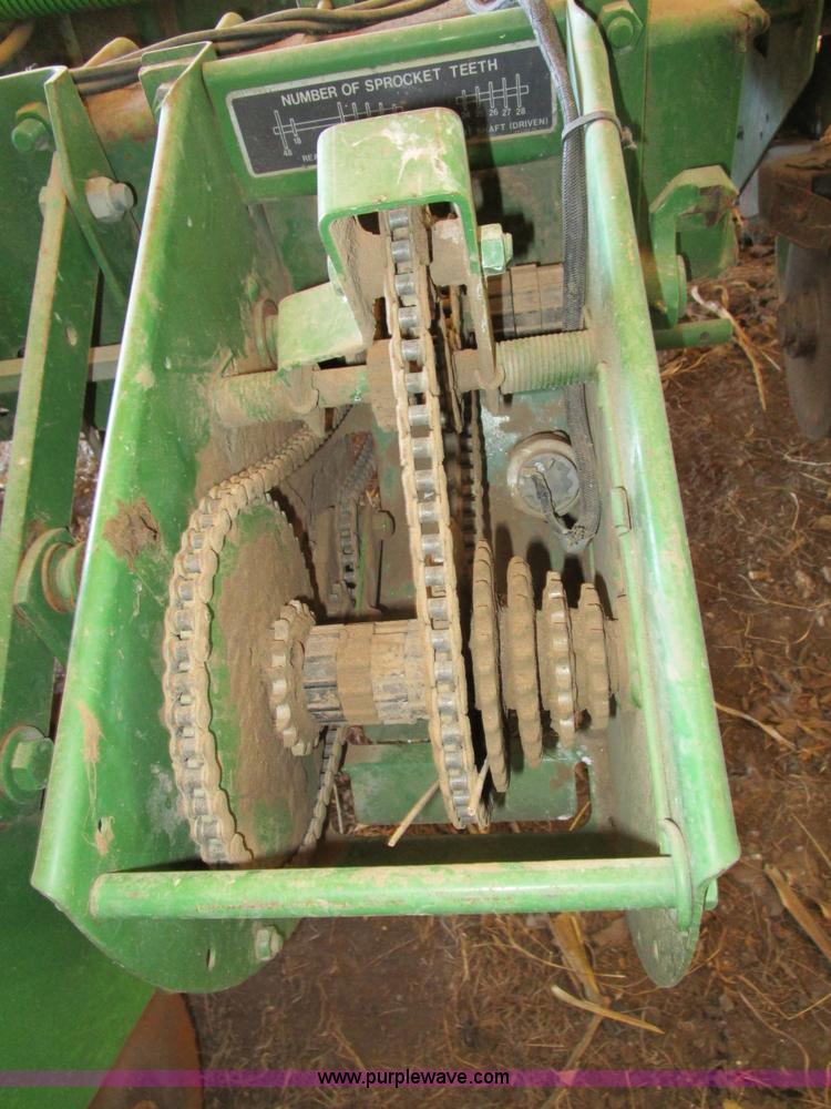 image for item D2318 John Deere 7200 planter