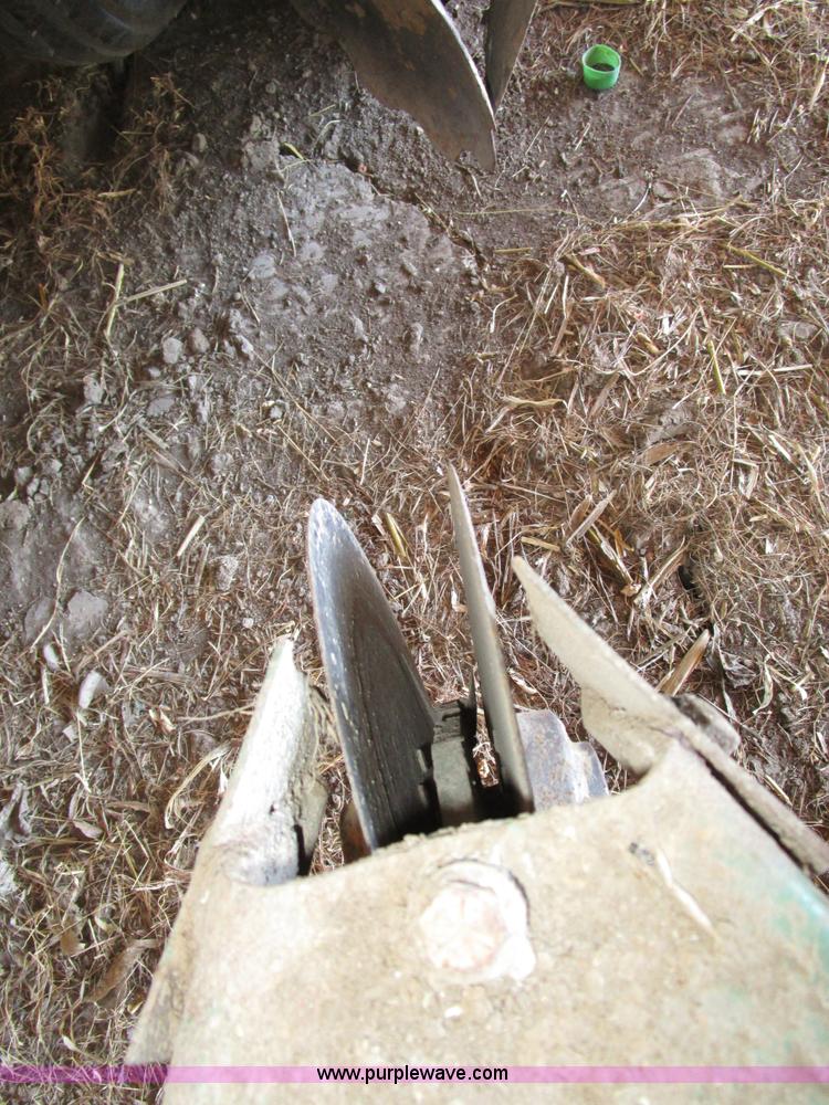 image for item D2318 John Deere 7200 planter