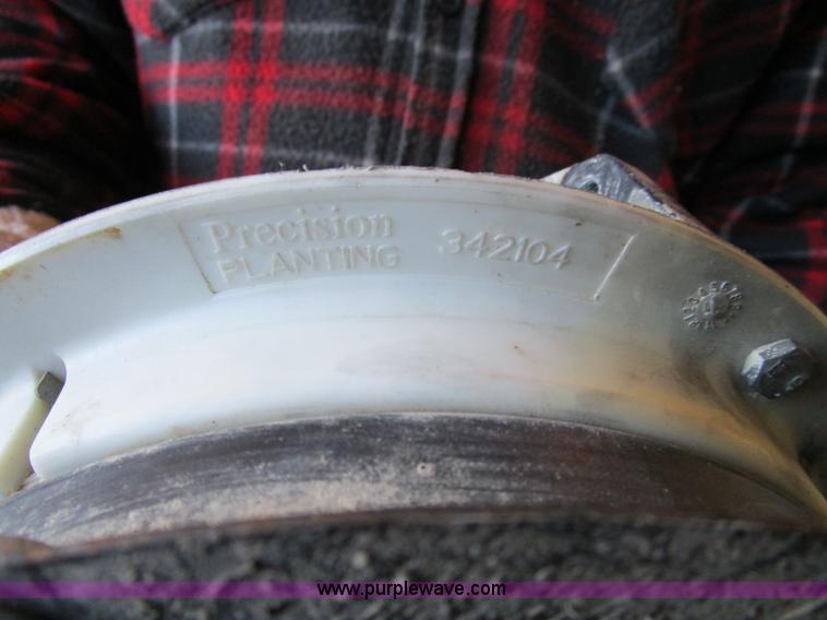 image for item D2318 John Deere 7200 planter