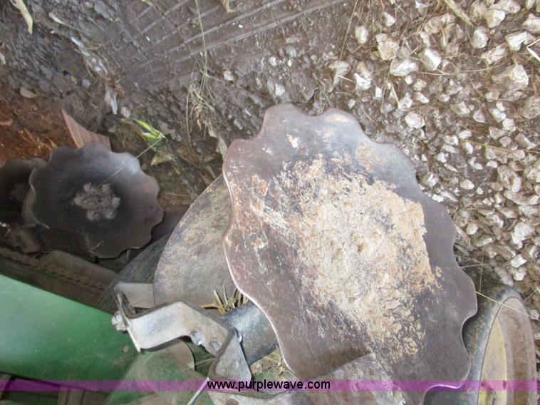 image for item D2318 John Deere 7200 planter