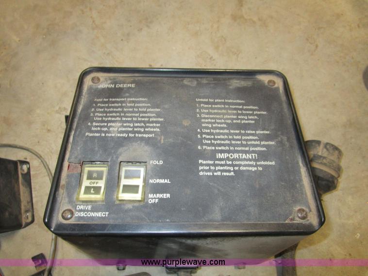 image for item D2318 John Deere 7200 planter