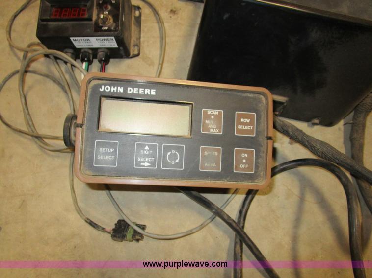image for item D2318 John Deere 7200 planter
