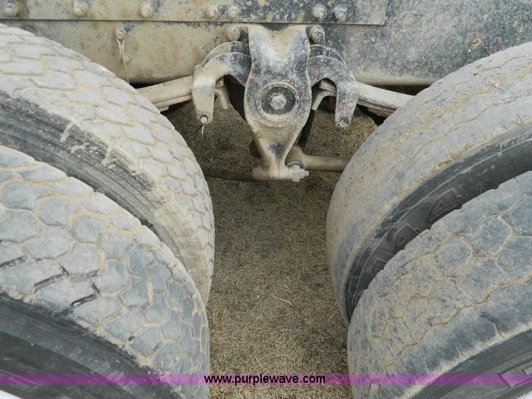 image for item D6140 1989 Freightliner FLA semi truck