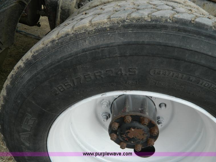 image for item D6140 1989 Freightliner FLA semi truck