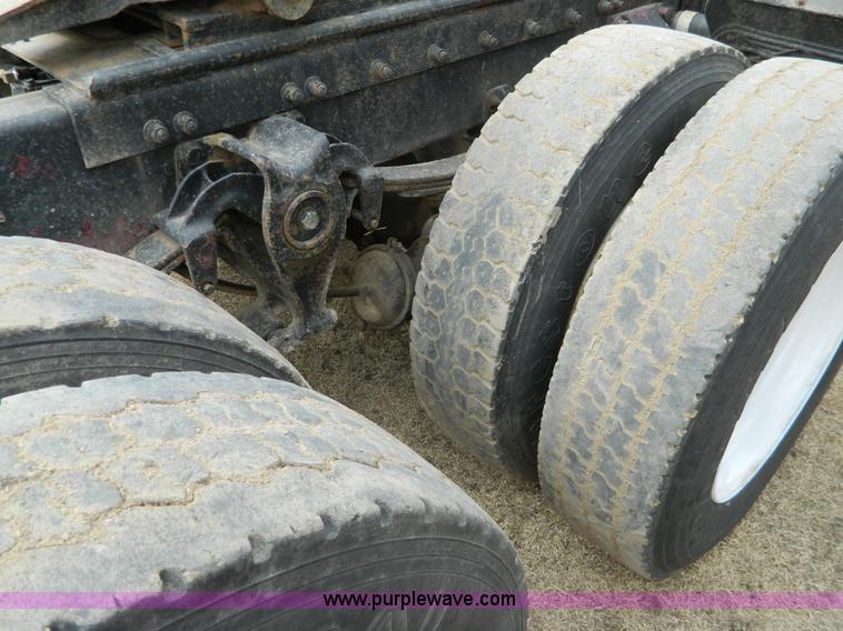 image for item D6140 1989 Freightliner FLA semi truck