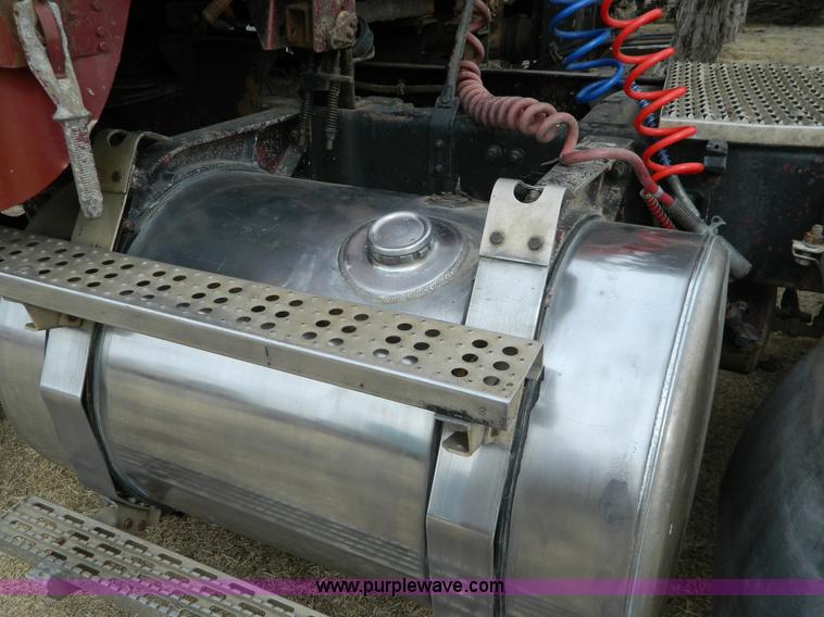 image for item D6140 1989 Freightliner FLA semi truck