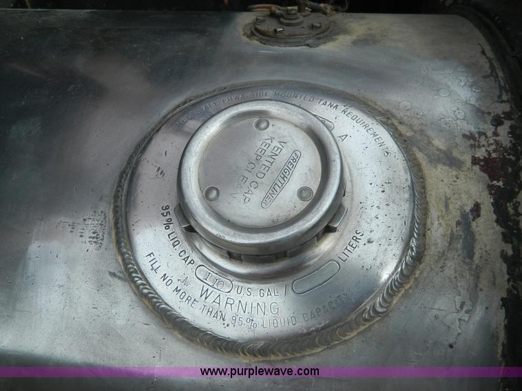 image for item D6140 1989 Freightliner FLA semi truck