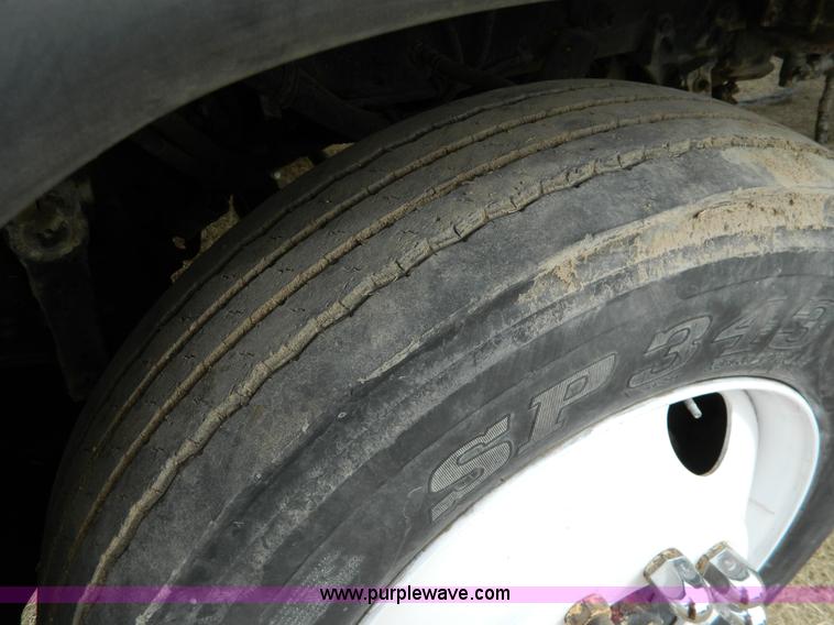 image for item D6140 1989 Freightliner FLA semi truck