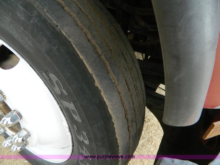 image for item D6140 1989 Freightliner FLA semi truck