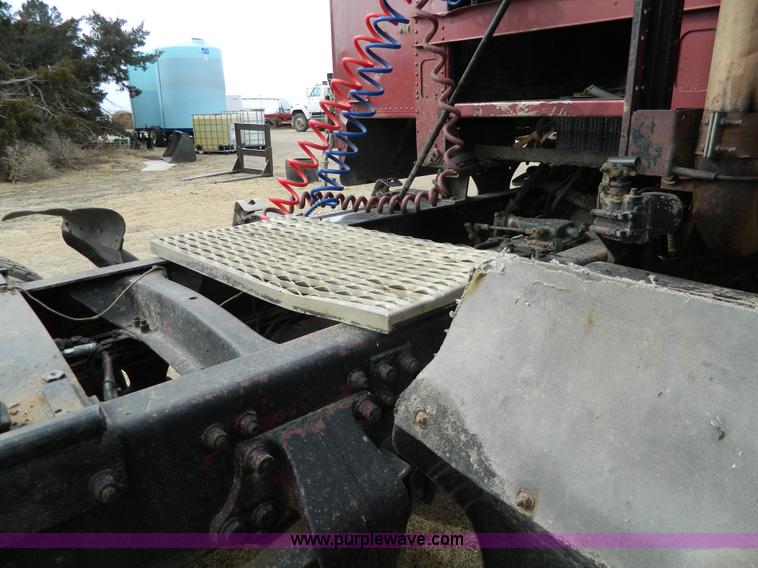 image for item D6140 1989 Freightliner FLA semi truck