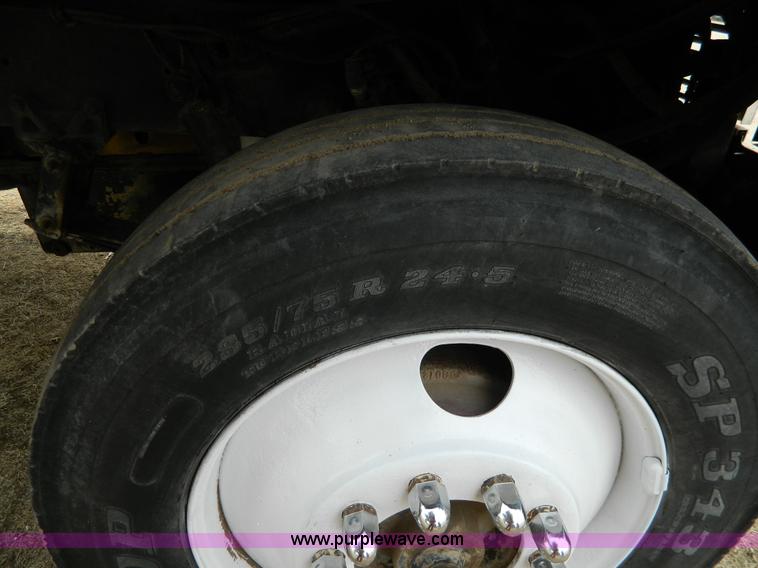 image for item D6140 1989 Freightliner FLA semi truck