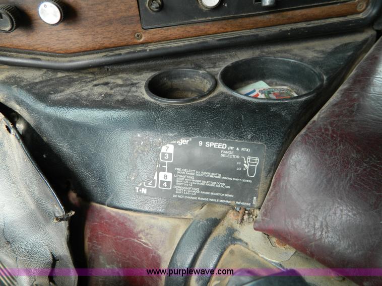 image for item D6140 1989 Freightliner FLA semi truck