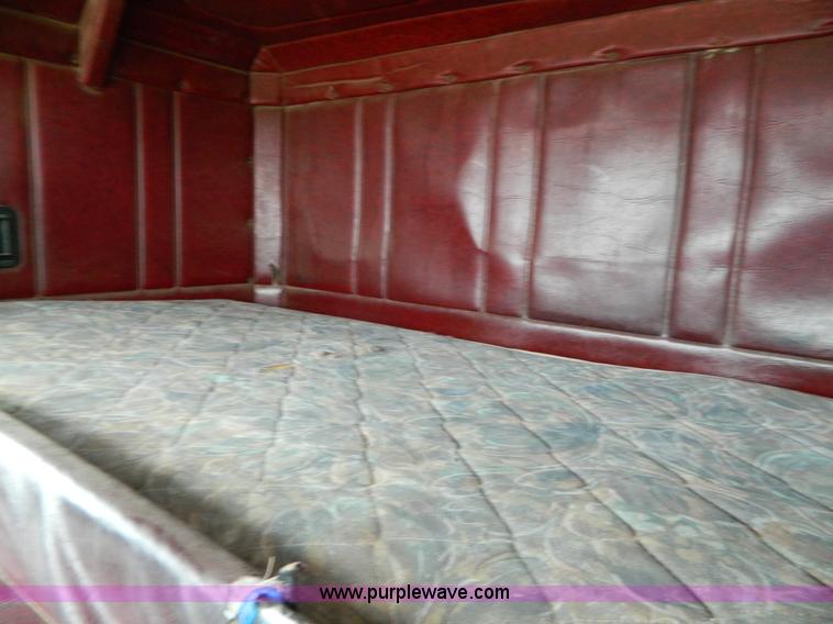 image for item D6140 1989 Freightliner FLA semi truck