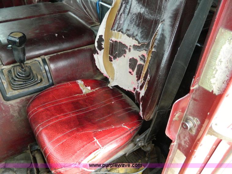 image for item D6140 1989 Freightliner FLA semi truck