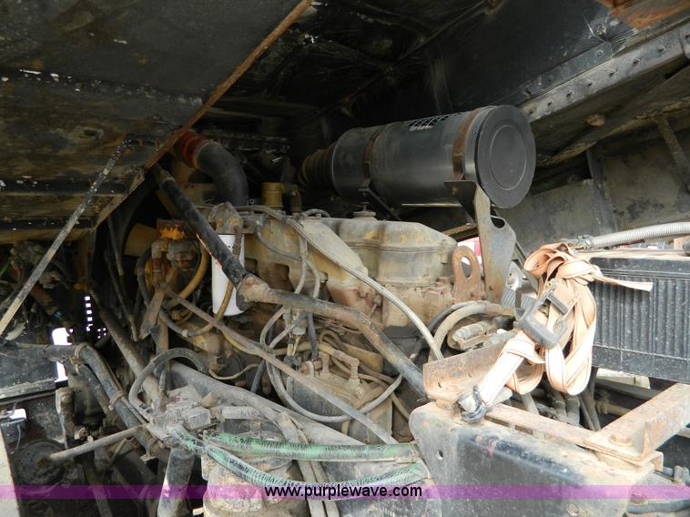 image for item D6140 1989 Freightliner FLA semi truck