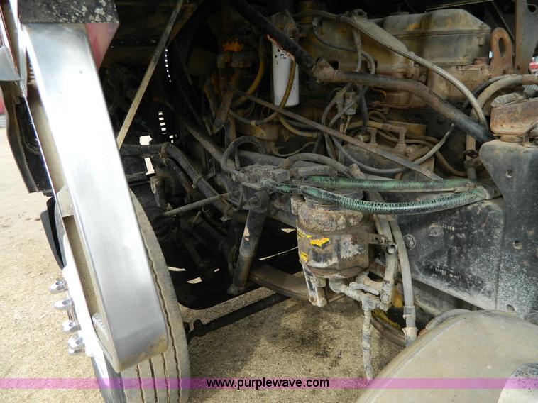 image for item D6140 1989 Freightliner FLA semi truck