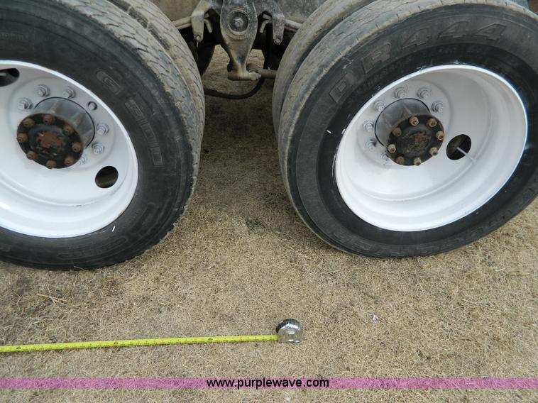 image for item D6140 1989 Freightliner FLA semi truck