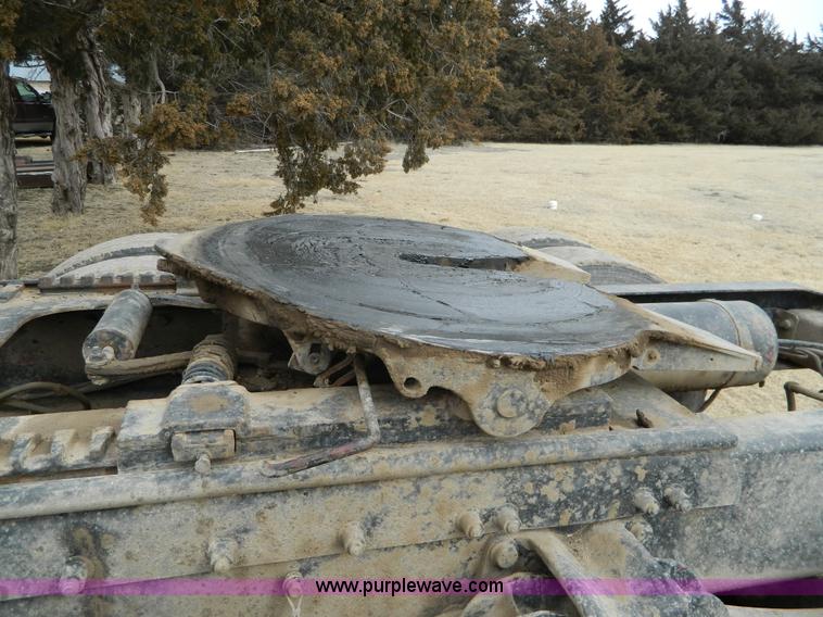 image for item D6140 1989 Freightliner FLA semi truck