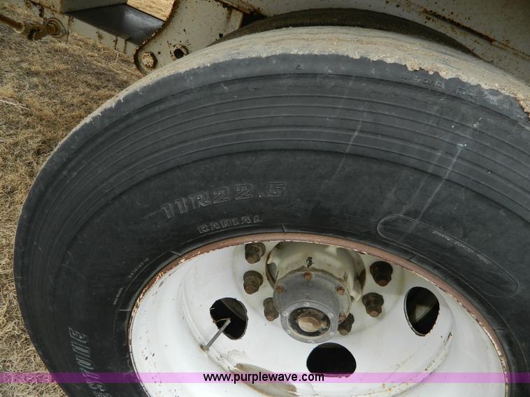 image for item D6142 2005 MCM SG7R grain trailer