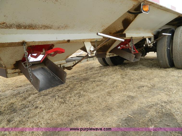 image for item D6142 2005 MCM SG7R grain trailer