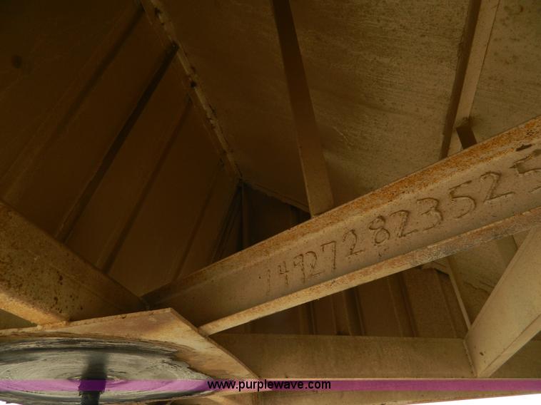 image for item D6142 2005 MCM SG7R grain trailer