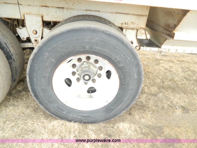 image for item D6142 2005 MCM SG7R grain trailer